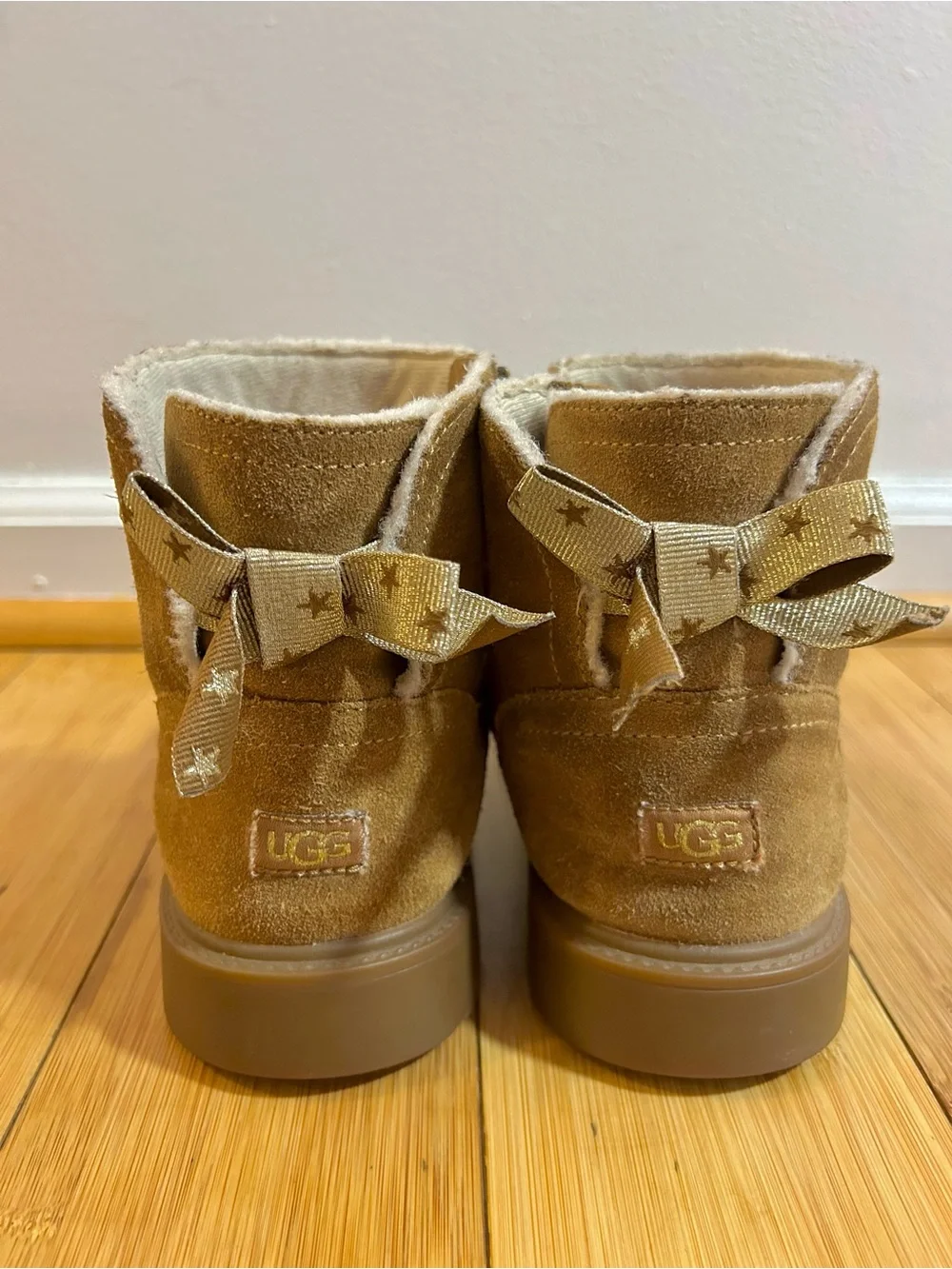 UGG Kids Lynde Chelsea Suede Winter Boots - Chestnut - 4Y or 5.5W